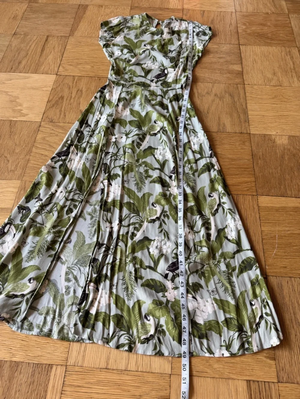 Reformation Gavin Dress Tropical Green Slit Open Back Parrots Birds Butterflies - Picture 11 of 11